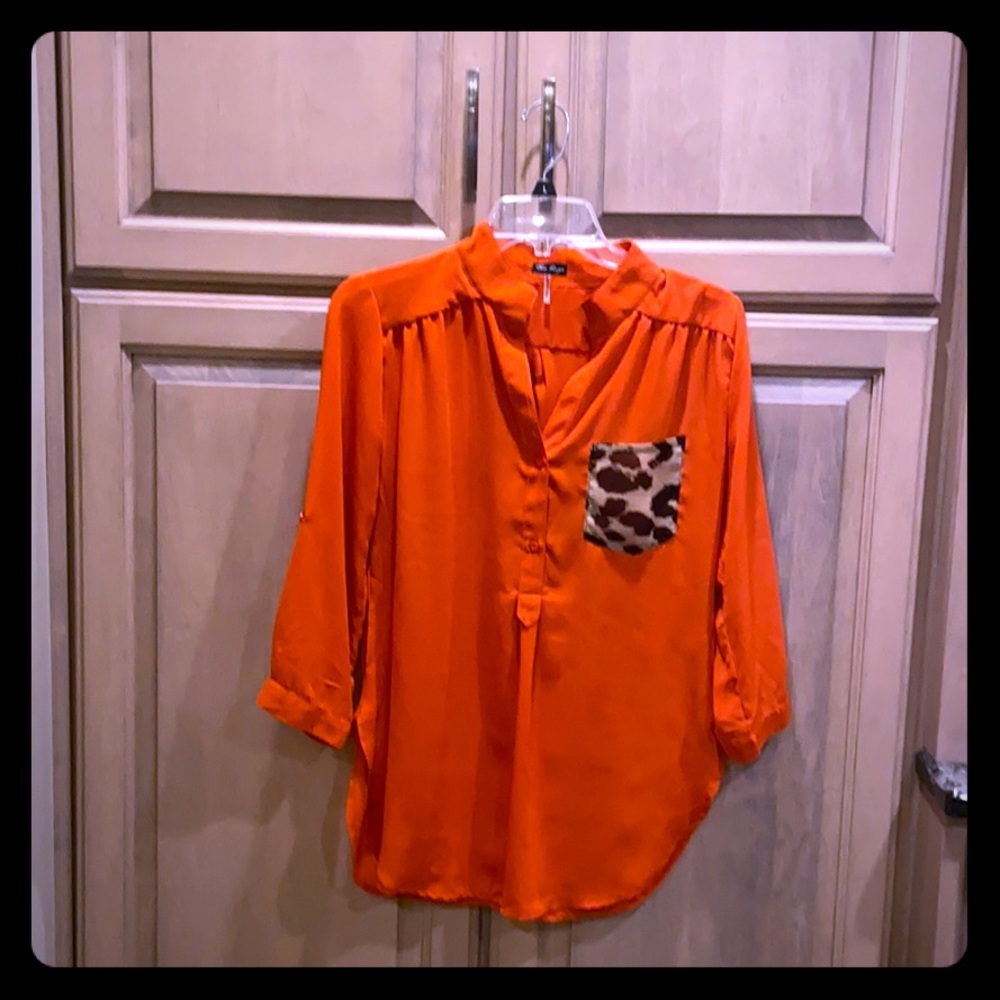 Blouse with mid length sleeves